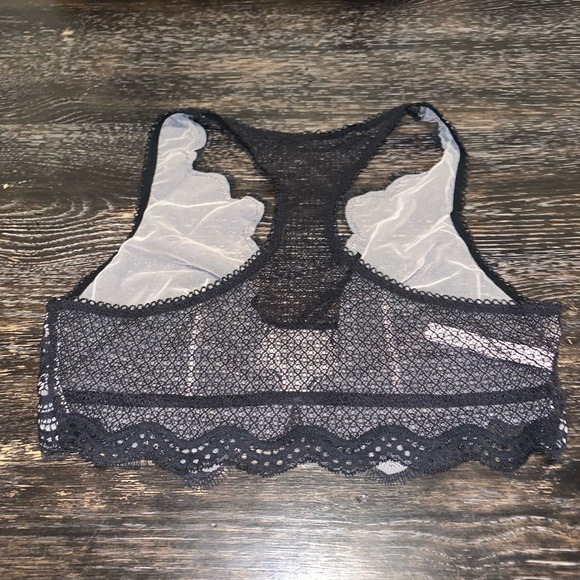 Allover lace black and nude VS Bralette - Picture 3 of 3